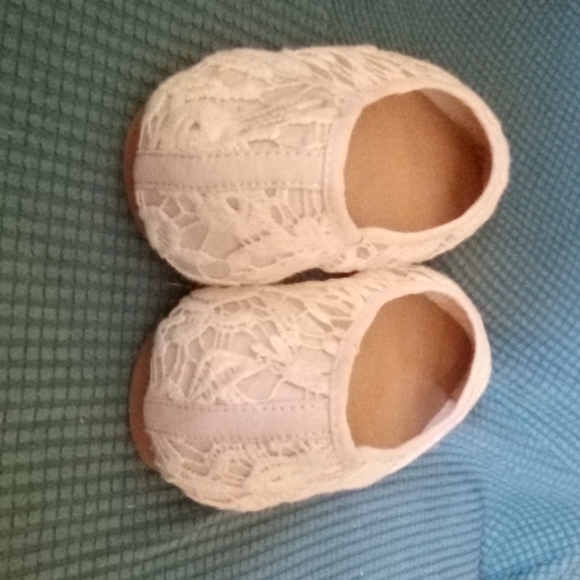 9W Torrid cream lace flats - Picture 4 of 7